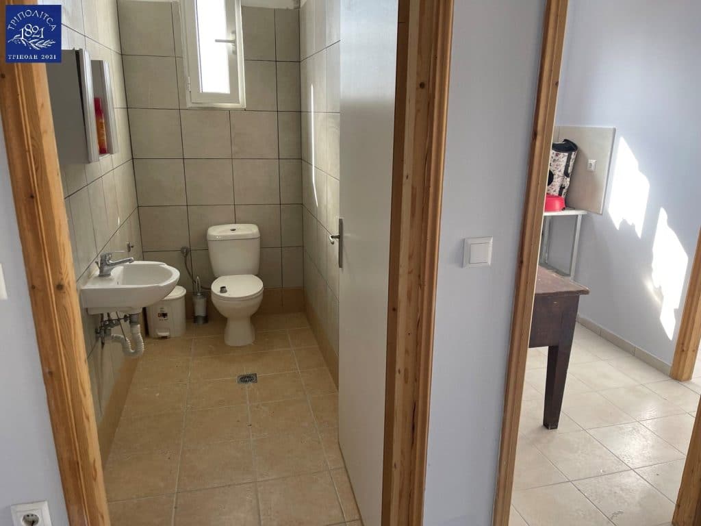 tzioumis-tripoli-katafygio-adespota