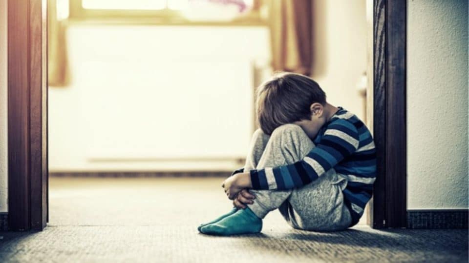 depress_kid_Κατάθλιψη: Συμπτώματα σε παιδιά και εφήβους
