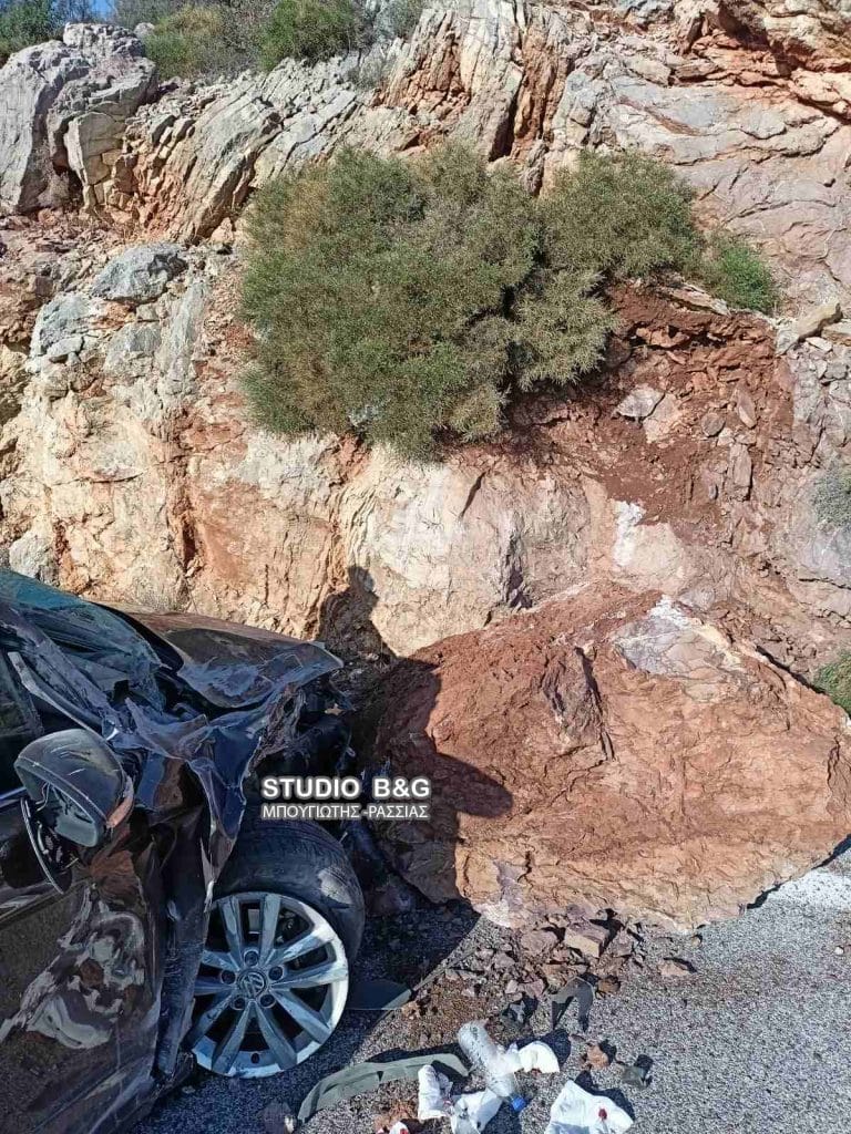 Πτώση βράχου σε αυτοκίνητο
