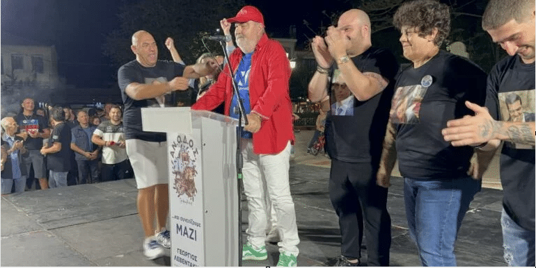 Δήμαρχος γιόρτασε την νίκη του με μπλούζα ΝΔ