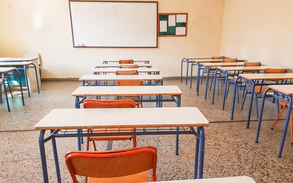 Αγρίνιο : Εισβολή γυναίκας σε σχολείο και επίθεση σε 15χρονη μαθήτρια