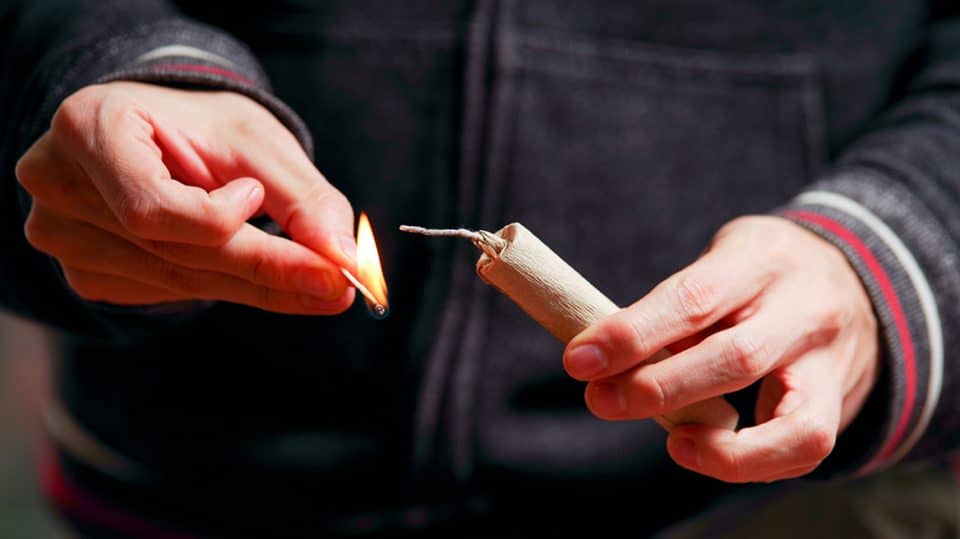 Συνελήφθη 54χρονος στην Κορινθία για βεγγαλικά