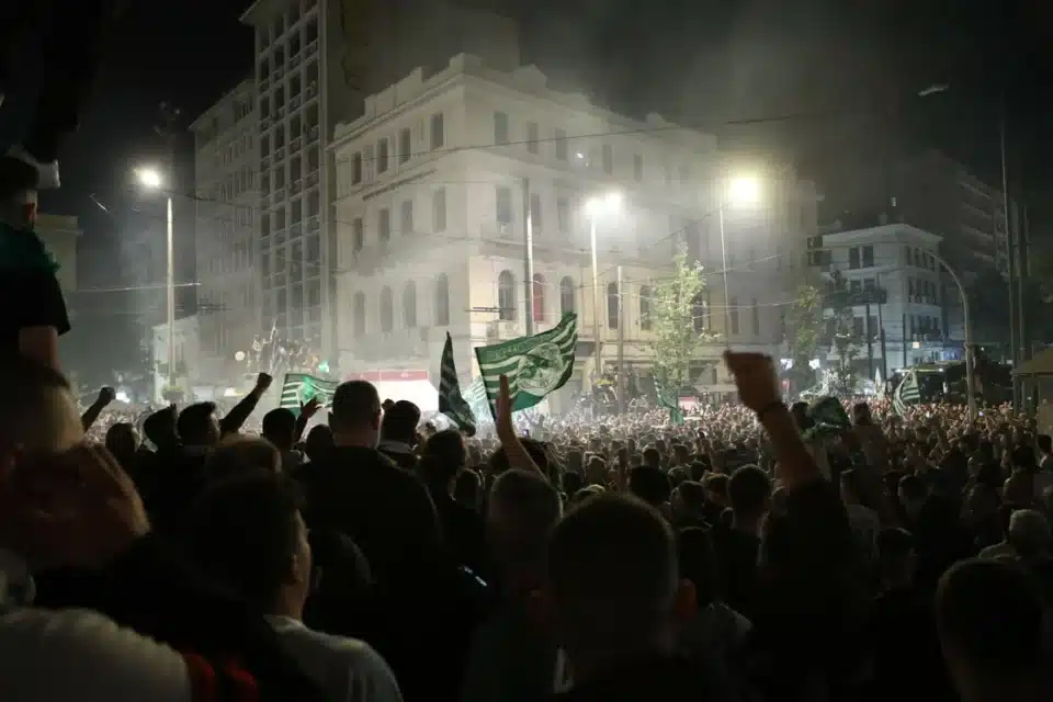 Στα «πράσινα» όλη η Ομόνοια για τον θρίαμβο του Παναθηναϊκού