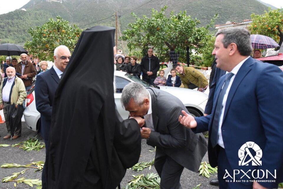 Ο Κώστας Τζιούμης στο Λεωνίδιο για την υποδοχή του Μητροπολίτη Επιφάνιου