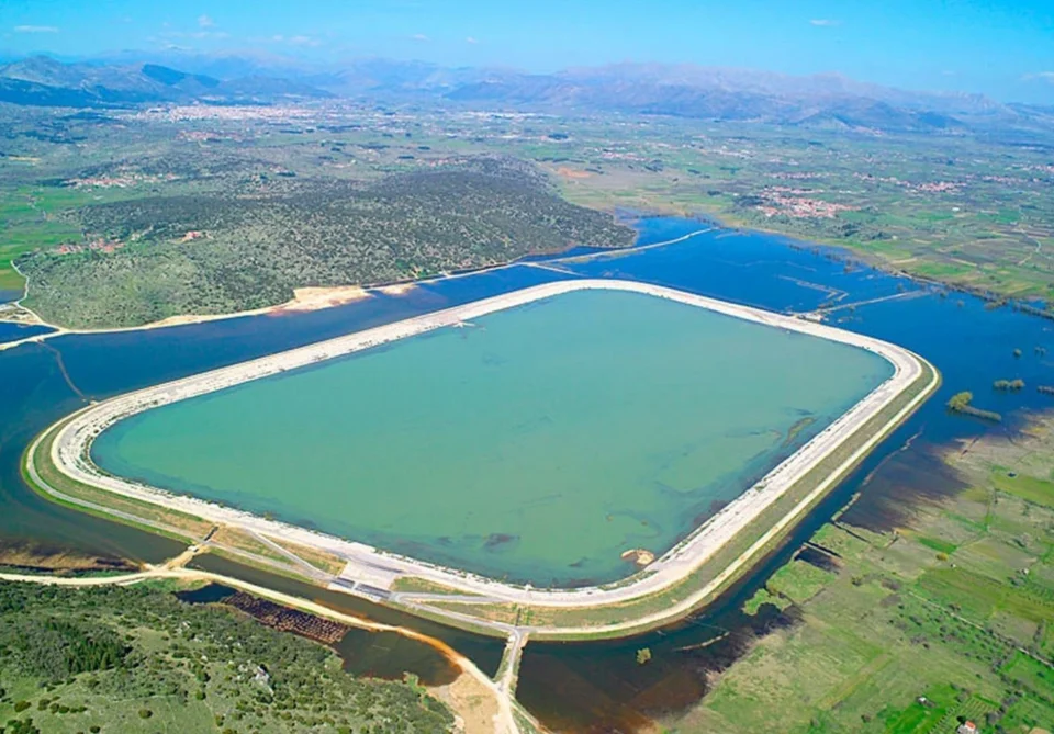 Σε τροχιά υλοποίησης το αρδευτικό έργο της Λίμνης Τάκας – Μια νέα εποχή για τον πρωτογενή τομέα της περιοχής μας