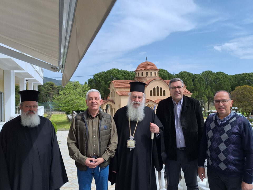 Ευχές και δώρα στο Δεκάζειο Γηροκομείο Τρίπολης από την Περιφέρεια Πελοποννήσου