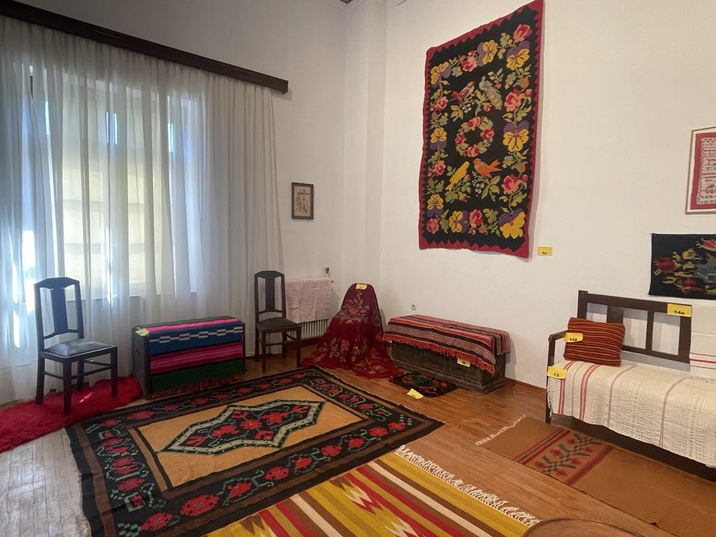 Η Στεμνίτσα υφαίνει μνήμες και όνειρα. Συνεχίζεται η έκθεση Υφαντικής τέχνης