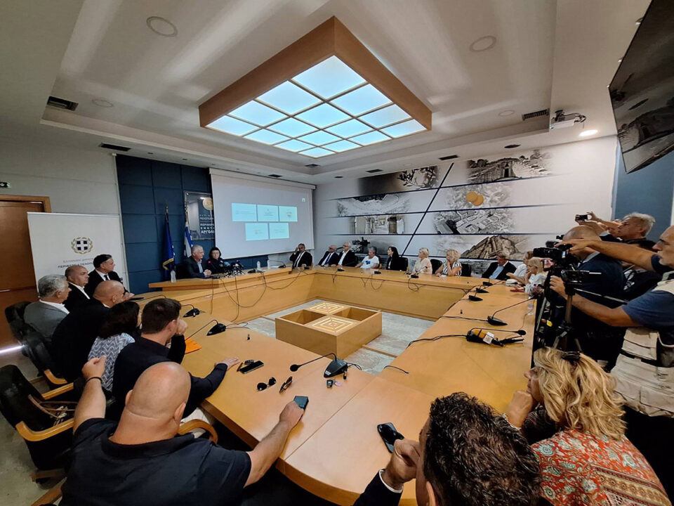 Υπογραφή νέων προγραμματικών για τις ανασκαφές σε Τενέα και Λουτράκι από την Υπουργό Λίνα Μενδώνη και τον Περιφερειάρχη Δημήτρη Πτωχό