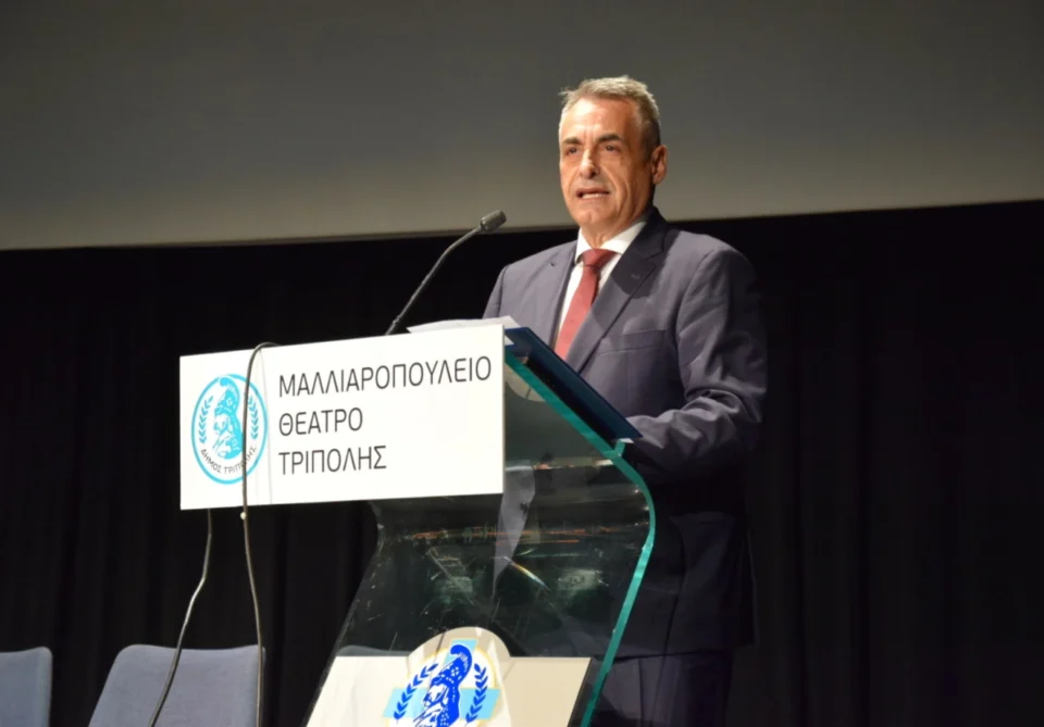 Κώστας Τζιούμης: «Ο κ. Παπαδημητρίου αποτελεί κόσμημα και καύχημα για τον τόπο μας»